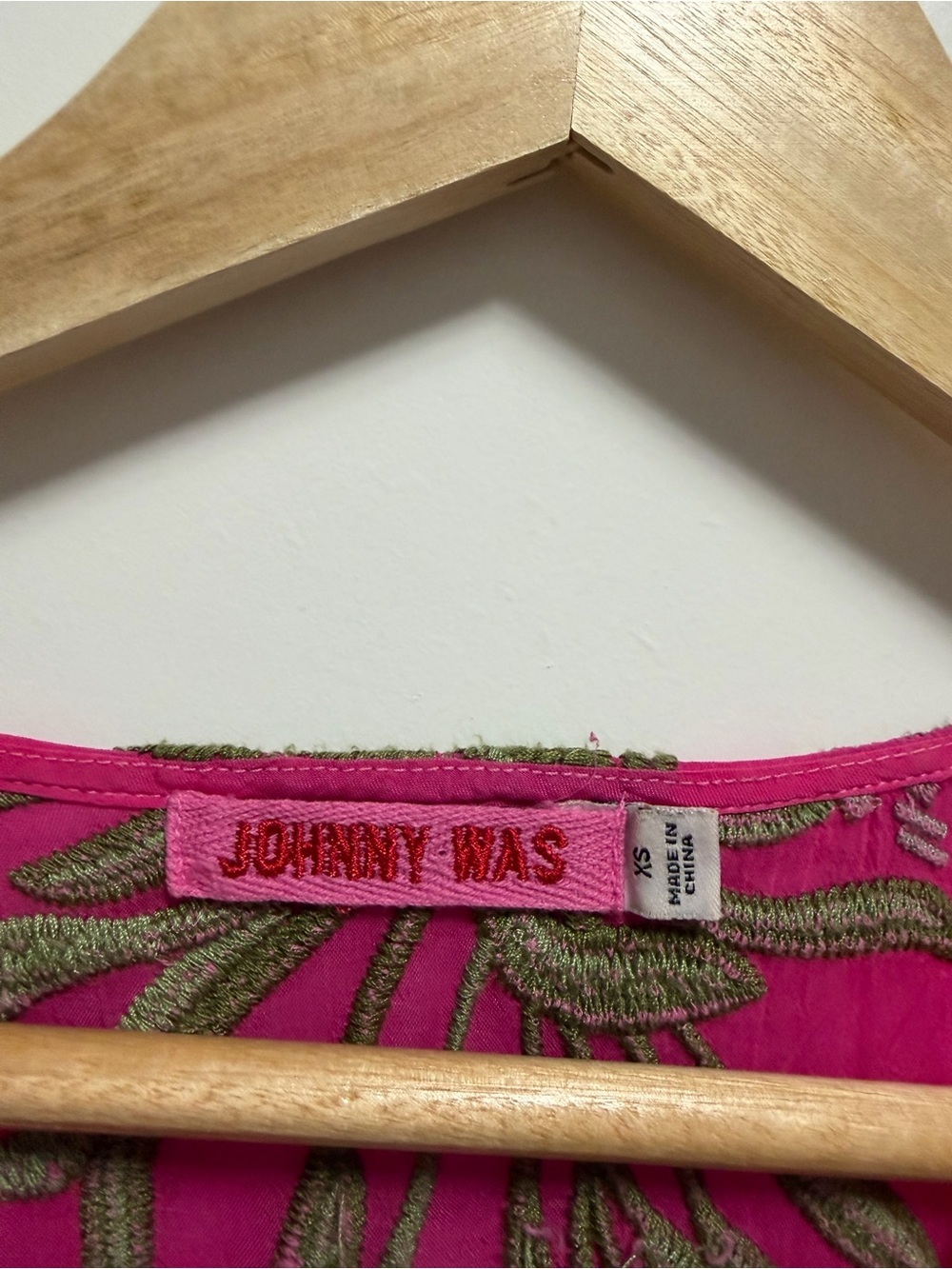 Johnny Was Gia Blouse in Paradise Pink Women’s Size XS - Picture 3 of 5
